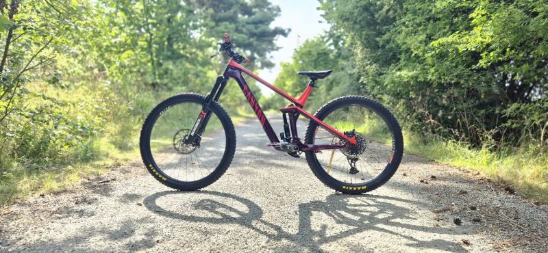 CANYON STRIVE XL karbon