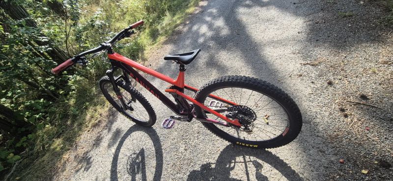 CANYON STRIVE XL karbon