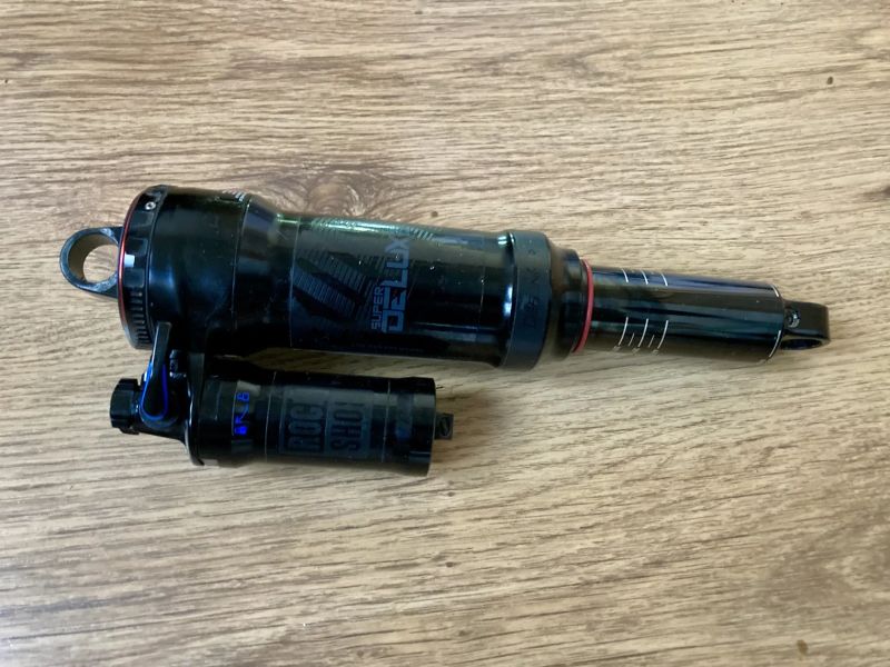 RockShox Super Deluxe Ultimate – rozměr 230×65