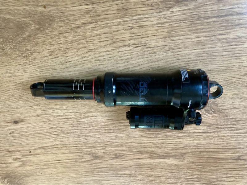 RockShox Super Deluxe Ultimate – rozměr 230×65