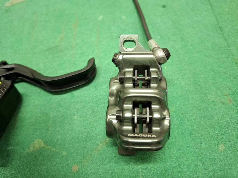 2ks Magura MT7 Pro 1-finger HC čtyřpístková kotou. brzda, odvzduš. sada, kotouče Galfer, detičky,