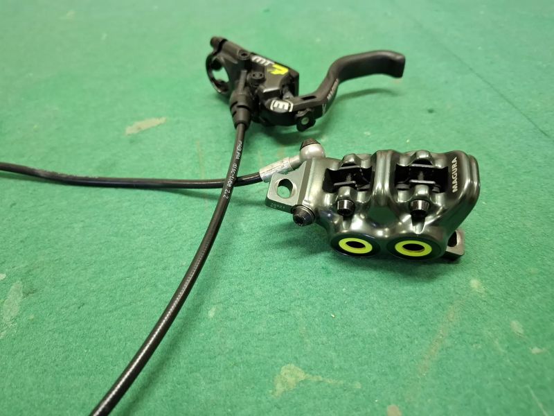 2ks Magura MT7 Pro 1-finger HC čtyřpístková kotou. brzda, odvzduš. sada, kotouče Galfer, detičky,