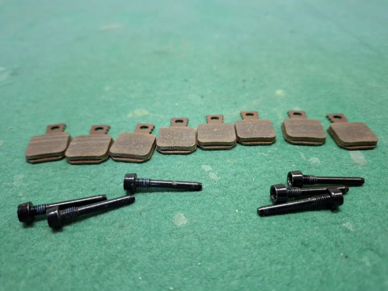 2ks Magura MT7 Pro 1-finger HC čtyřpístková kotou. brzda, odvzduš. sada, kotouče Galfer, detičky,