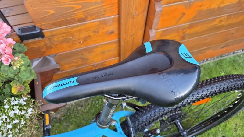Dámské dívčí horské kolo DEMA Tigra T03 27,5" ram S postava 150-166cm 