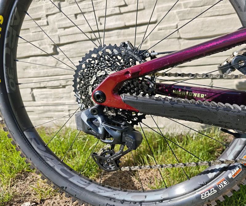 Santa Cruz Hightower 3 vel M.168-180cm. Elektronické řazení AXS