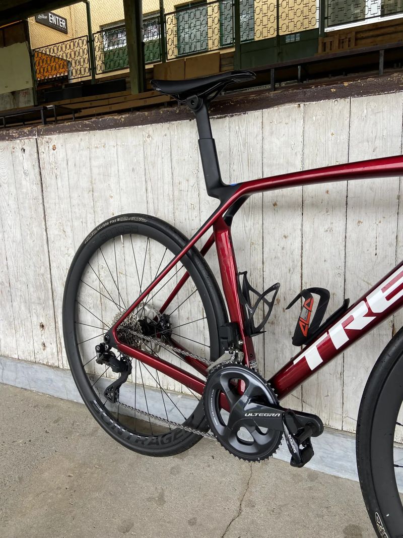 Trek Madone SL 6 – karbon, Shimano 105, po servisu
