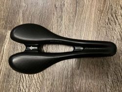 sedlo Specialized Oura 143 mm