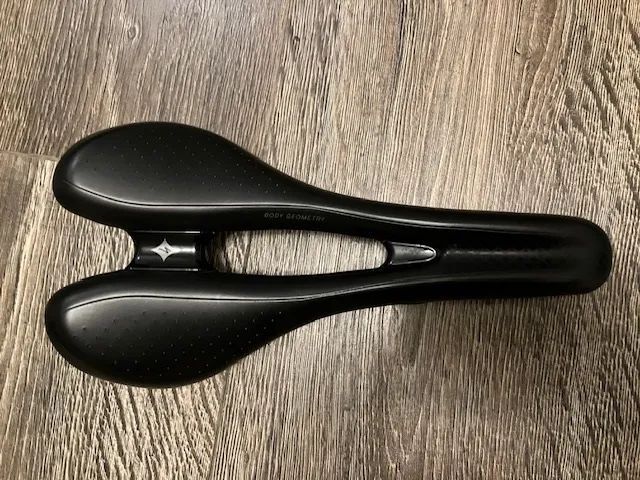 sedlo Specialized Oura 143 mm