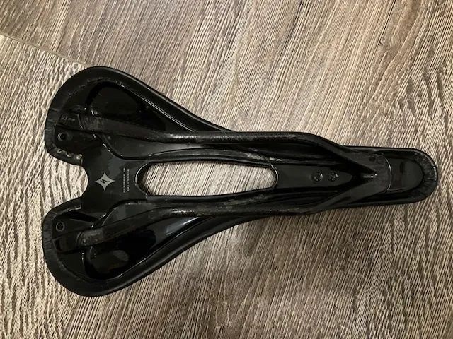 sedlo Specialized Oura 143 mm