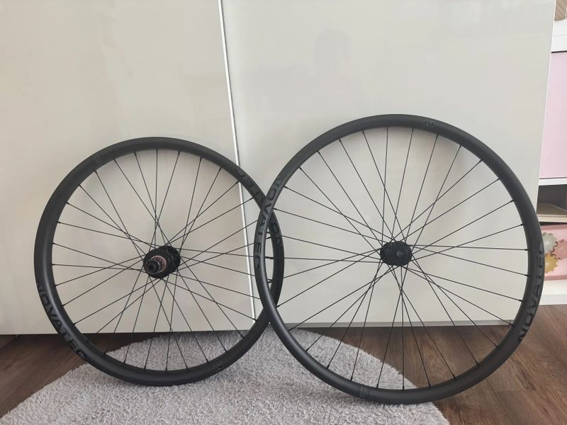NOVÁ Karbonová Mullet kola Novatec M30/M35
