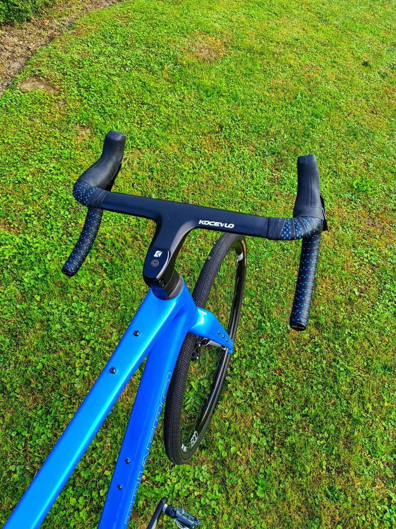 Zánovní gravel kolo - karbon / DT Swiss ER1600 / 8.6 kg