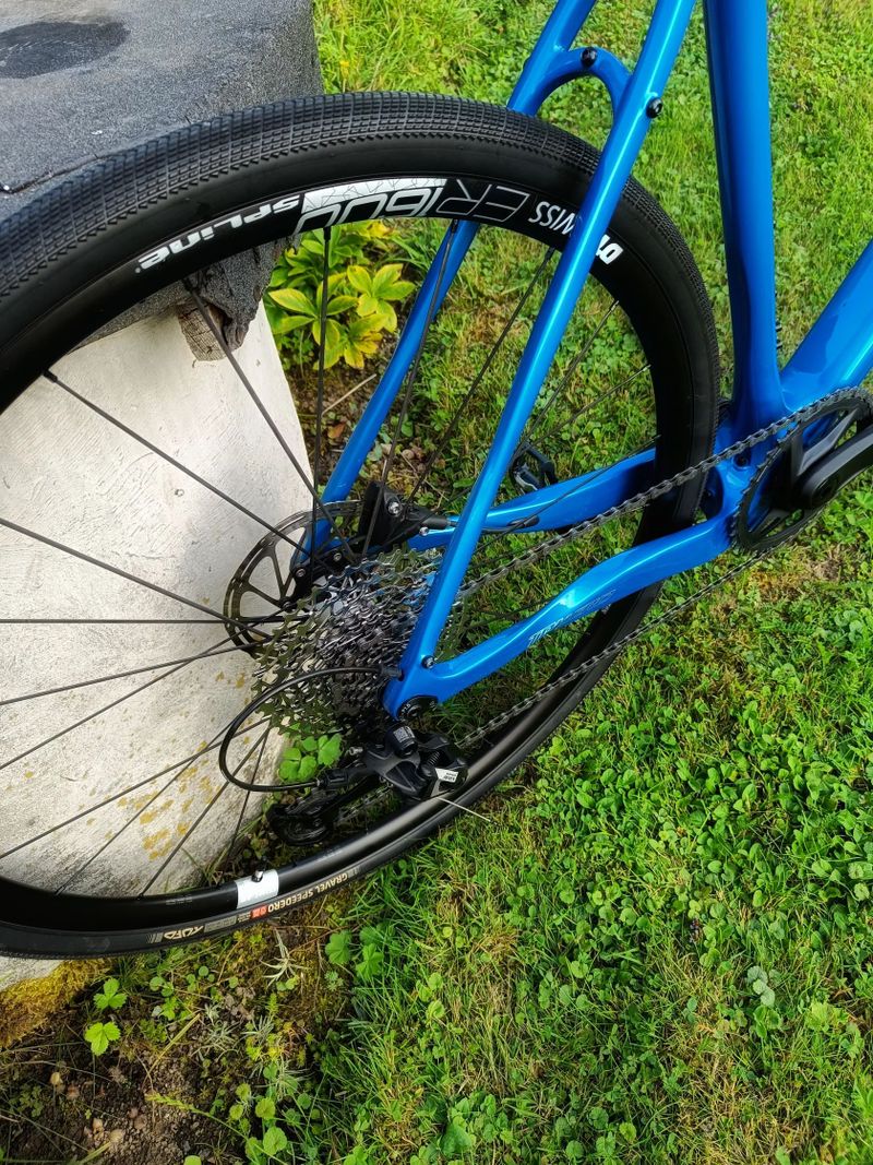 Zánovní gravel kolo - karbon / DT Swiss ER1600 / 8.6 kg