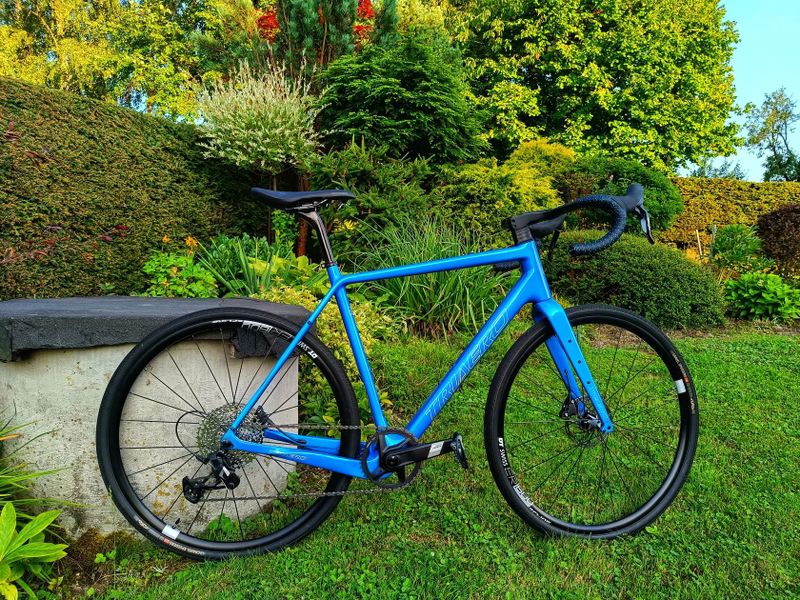 Zánovní gravel kolo - karbon / DT Swiss ER1600 / 8.6 kg