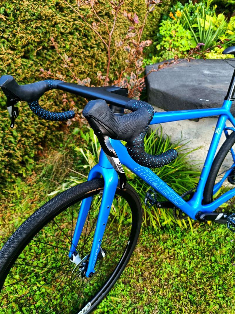 Zánovní gravel kolo - karbon / DT Swiss ER1600 / 8.6 kg