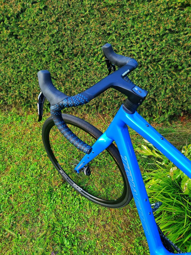 Zánovní gravel kolo - karbon / DT Swiss ER1600 / 8.6 kg