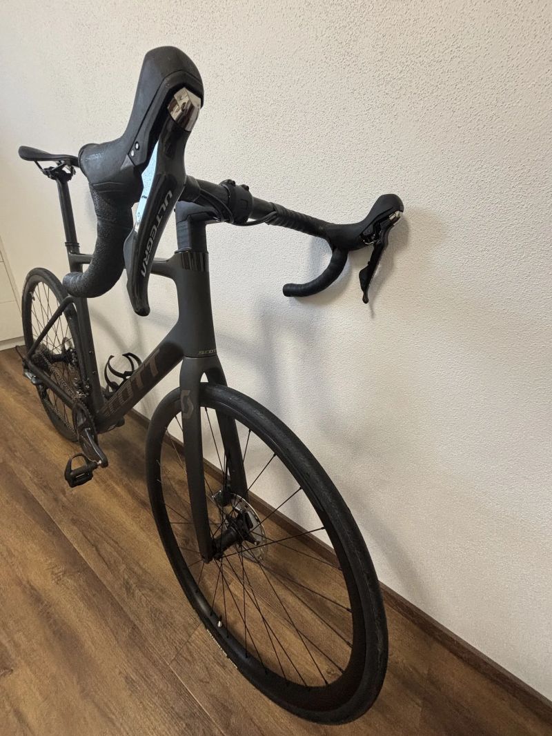 🚴‍♂️ Scott Addict 20 (2022) XL – karbon, Ultegra, připravený vyrazit! 🚴‍♂️