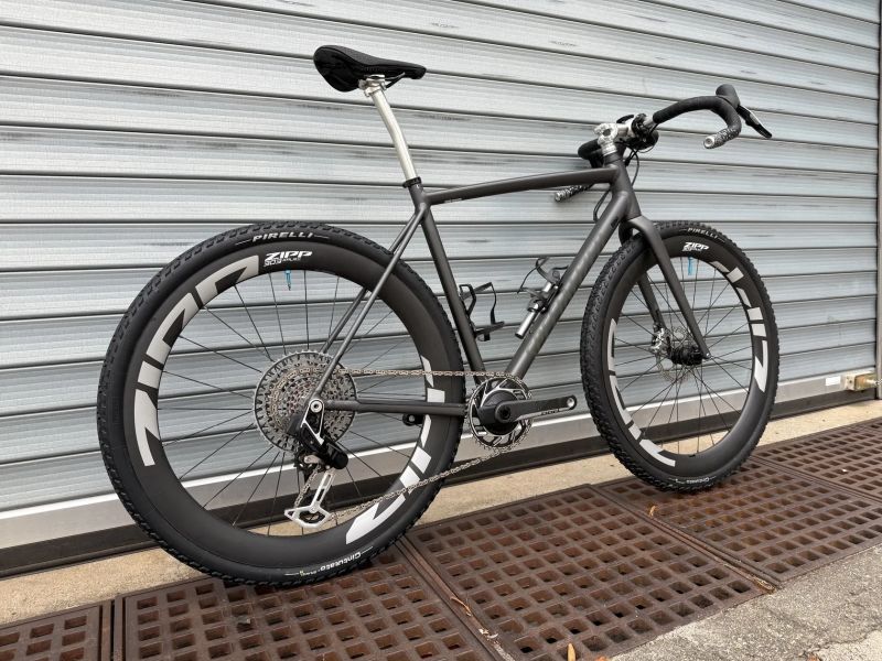 Gravel kolo Specialized Crux DSW - ZIPP XPLR, Sram T-Type, Dynamo, RED