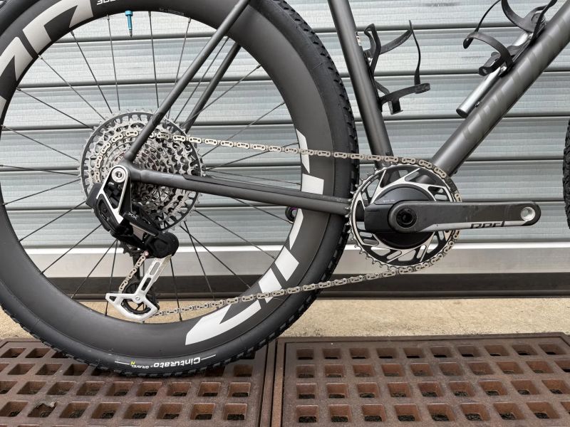 Gravel kolo Specialized Crux DSW - ZIPP XPLR, Sram T-Type, Dynamo, RED