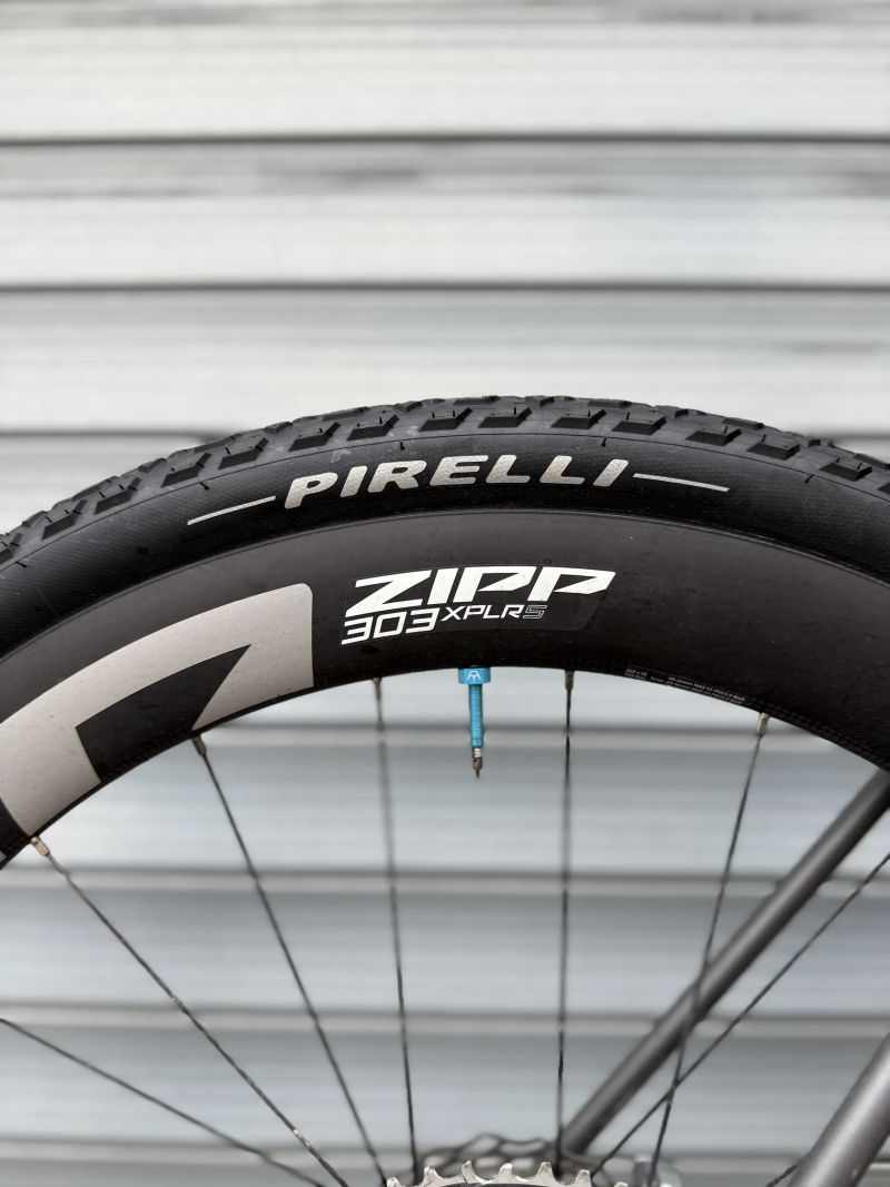 Gravel kolo Specialized Crux DSW - ZIPP XPLR, Sram T-Type, Dynamo, RED
