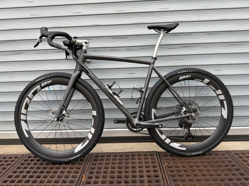 Gravel kolo Specialized Crux DSW - ZIPP XPLR, Sram T-Type, Dynamo, RED