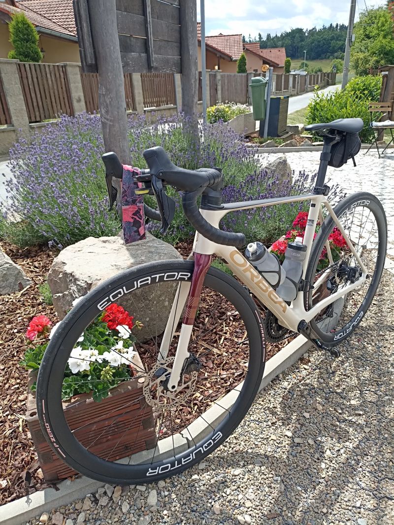 Orbea Orca M30i, sada Shimano 105 Di2, model roku 2024, stoprocentní stav