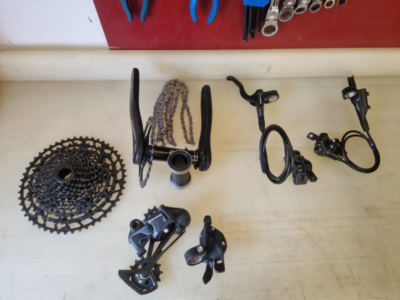 Sada Sram SX, brzdy Shimano MT-400