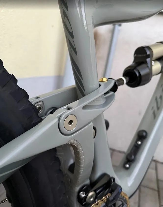 Rám Ibis Ripmo V2, tlumič Intend Hoover - Top Stav!