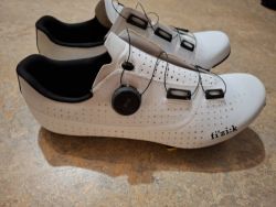 Cyklistické tretry Fizik Tempo Overcurve R4 vel. 43