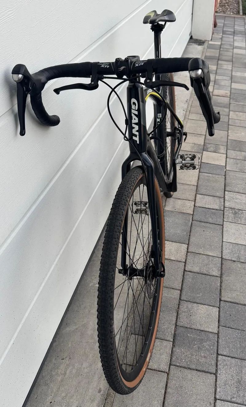 Karbonový gravel Giant Anyroad CoMax