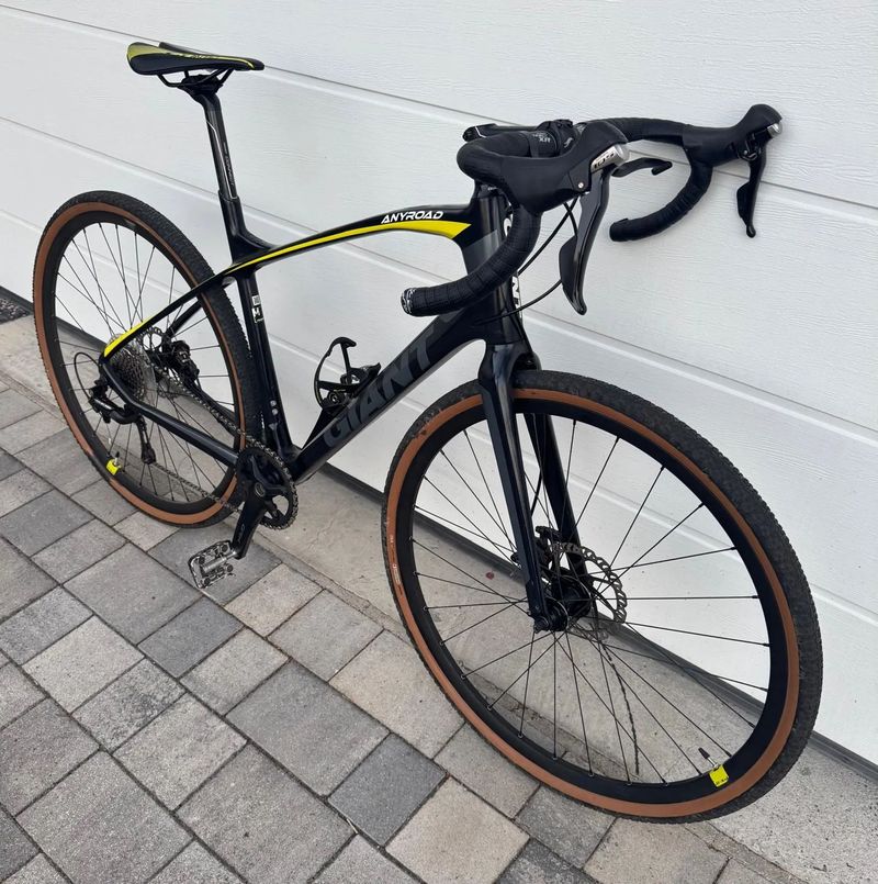 Karbonový gravel Giant Anyroad CoMax