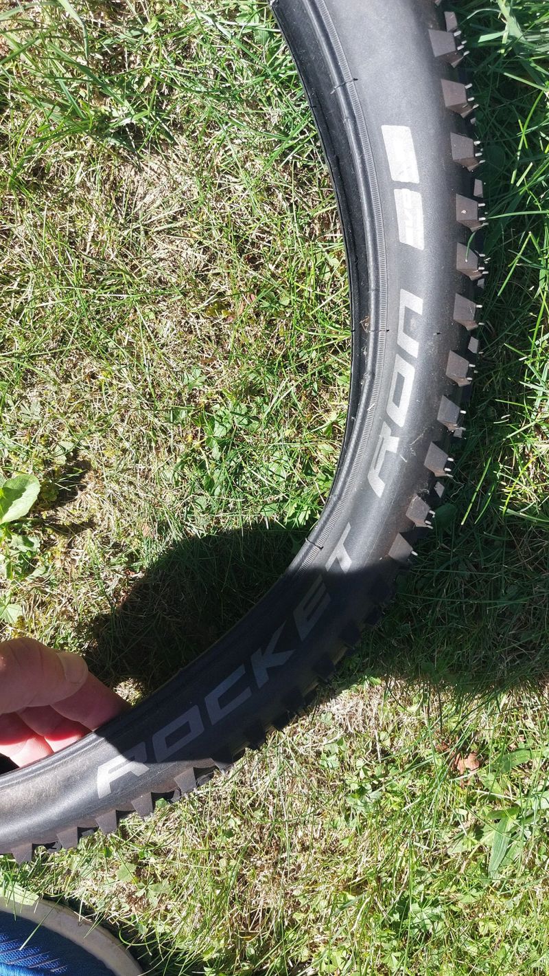 rocker Ron kevlar 24x2.35 nové, z kola brány 2ks