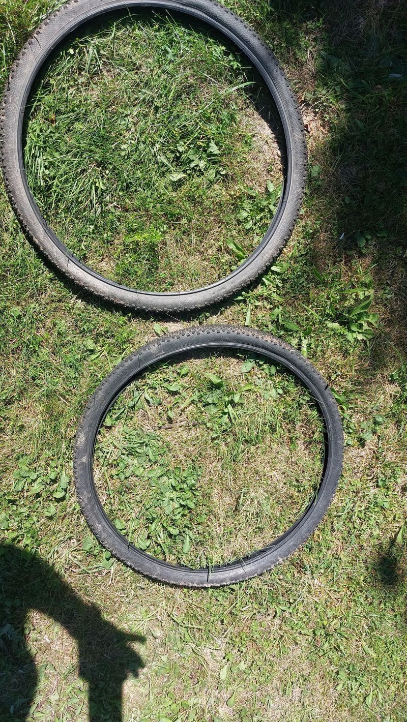 rocker Ron kevlar 24x2.35 nové, z kola brány 2ks