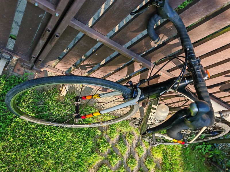 Karbon. silnička TREK Domane 4.3