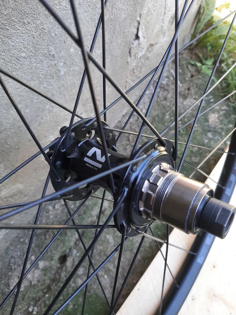 Kola na Cannondale Lefty