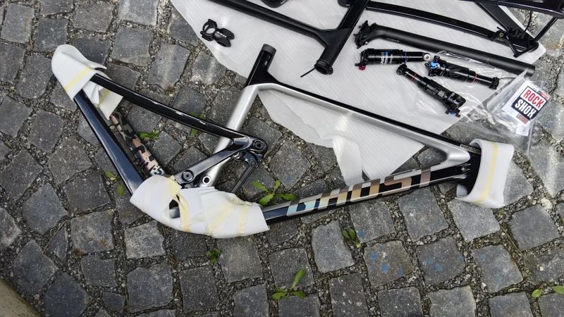 nastrojený karbonový rámový set GHOST Lector FS WorldCup a Advanced vel.L