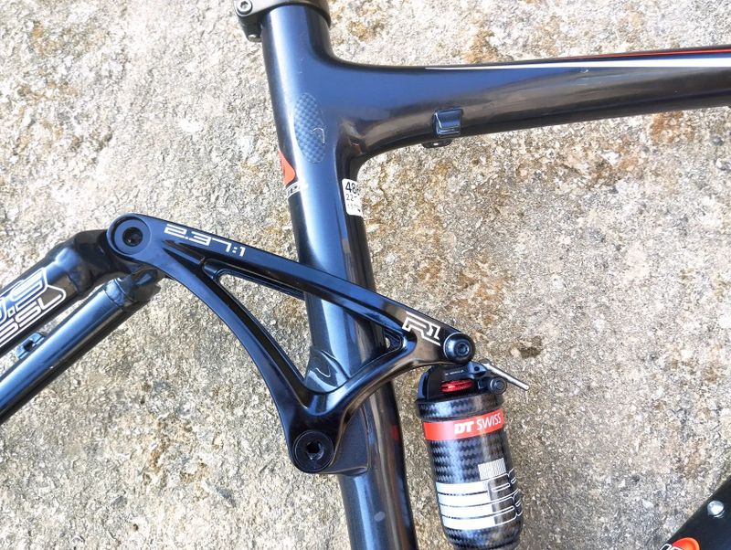 Trek Top Fuel 9.9 Carbon + DT Swiss XR Carbon - téměř nový 