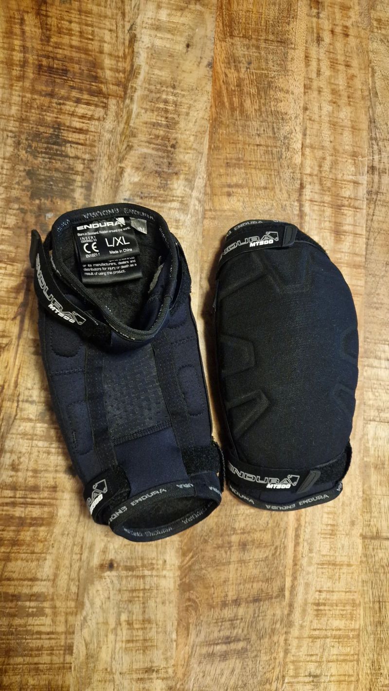 Chrániče loktů Endura MT500 Elbow Protector - kevlar bez D30 vel. L/XL
