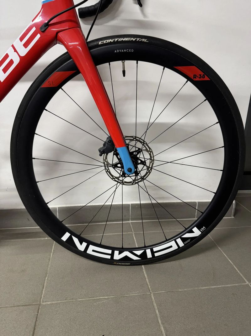 Cube Agree C:62 SLT - vel 56 - karbónové kola a elektrický SRAM Force AXS