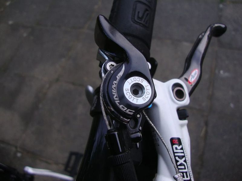 Kolo Scott Spark 20 MTB XC FS celokarbon super stav