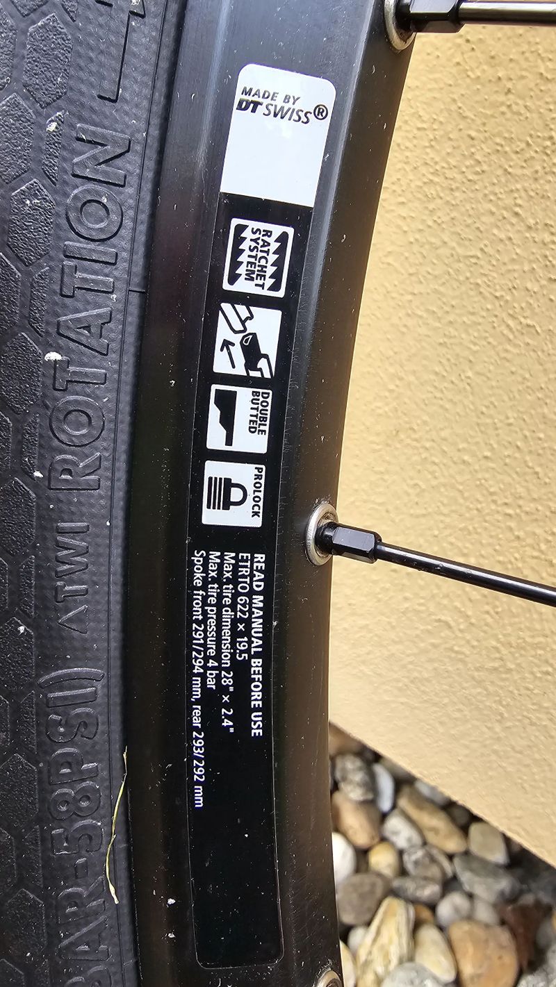 DT Swiss M1800 komplet (kazeta, kotouče, pláště)