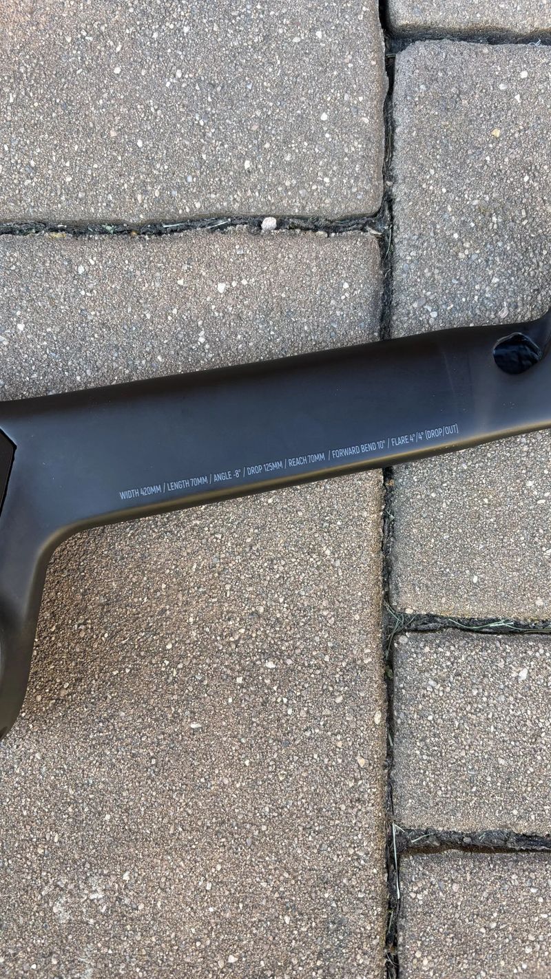 Silniční karbonový kokpit ONE - 70mm / 420mm