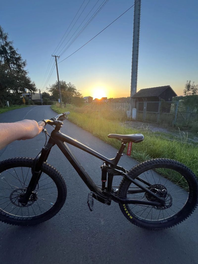 Dobrý den přidám kolo TREK REMEDY 8 zdvih 160mm a150mm více po telefonu při rychlém jednají cena do
