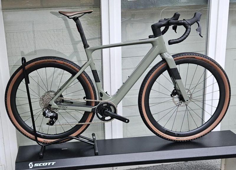 SCOTT Solace Gravel eRide 20 2025 - atraktivní karbonový elektro gravel – NOVÝ