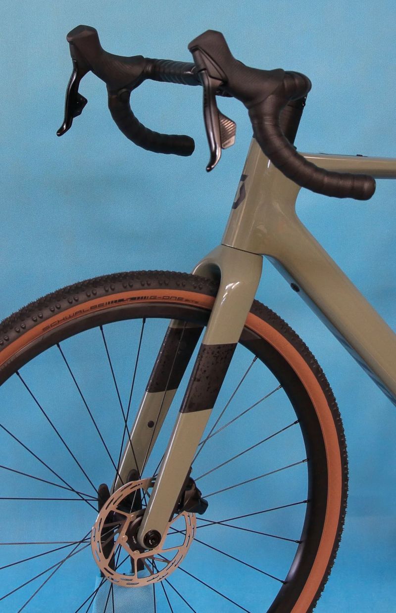 SCOTT Solace Gravel eRide 20 2025 - atraktivní karbonový elektro gravel – NOVÝ