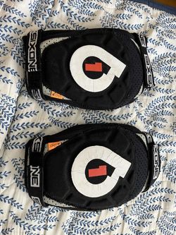 Chrániče loktů -SIX SIX ONE Evo d3o