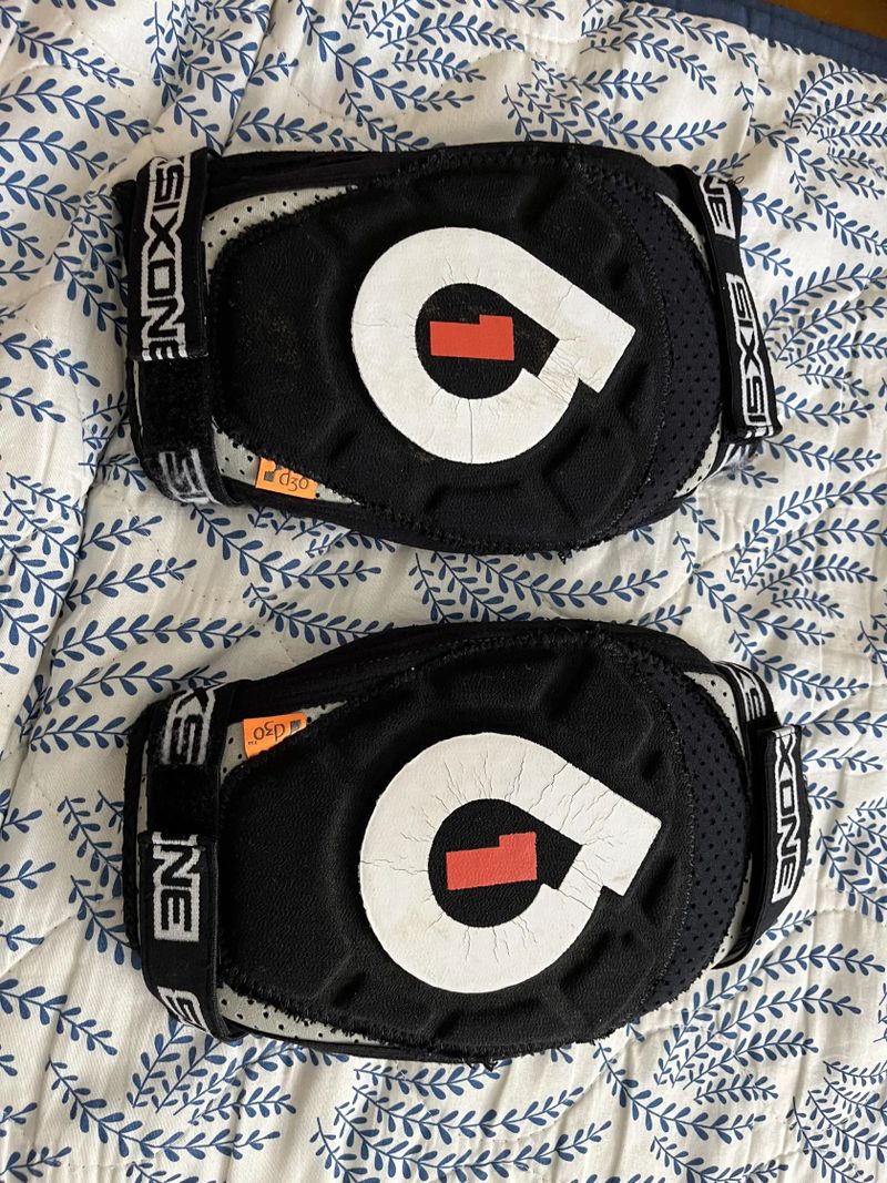 Chrániče loktů -SIX SIX ONE Evo d3o
