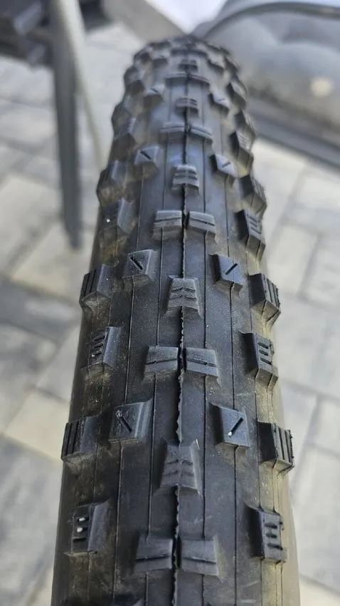 Plast 29x2.35 maxxis forekaster