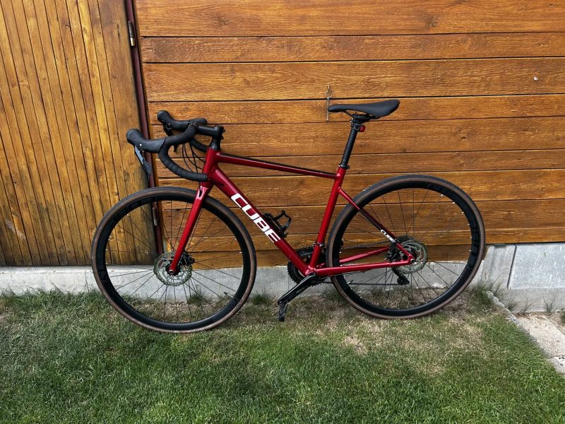 Silniční kolo CUBE ATTAIN SL 2022 red´n´white