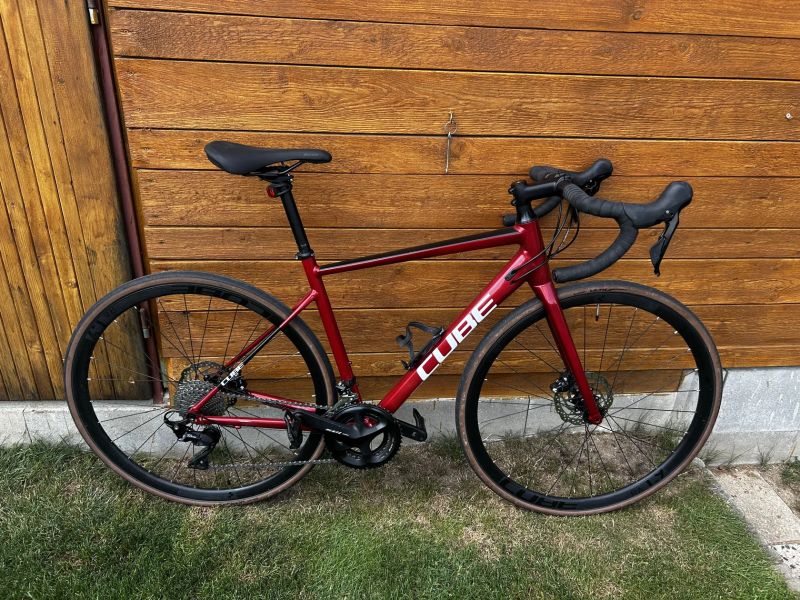 Silniční kolo CUBE ATTAIN SL 2022 red´n´white