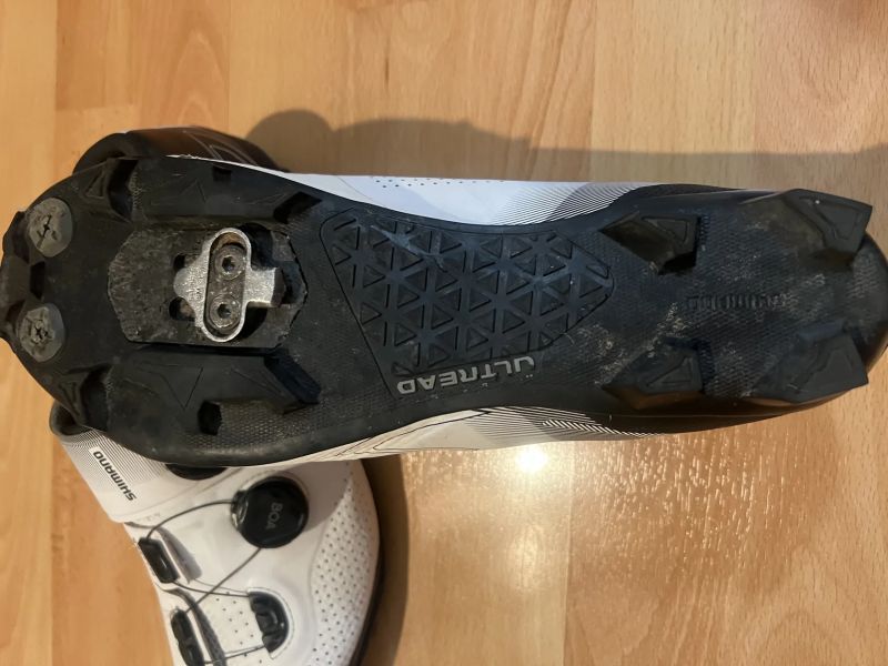 Tretry shimano XC7